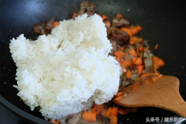 点了份烤全羊没吃完,打包回家配上剩米饭再加工一下,味道好极了