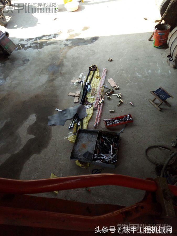 挖掘机破碎锤管路安装详细图,三一破碎锤管路安装示意图