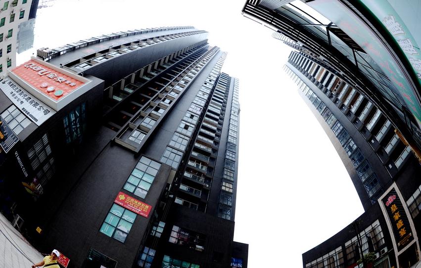 华蓥双枪老太婆雕像搬哪里,四川广安华蓥双枪老太婆图片