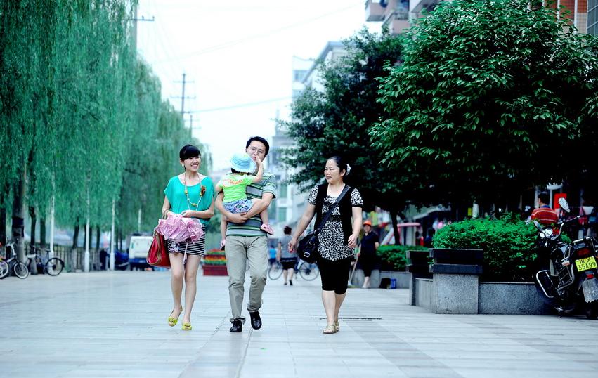 华蓥双枪老太婆雕像搬哪里,四川广安华蓥双枪老太婆图片