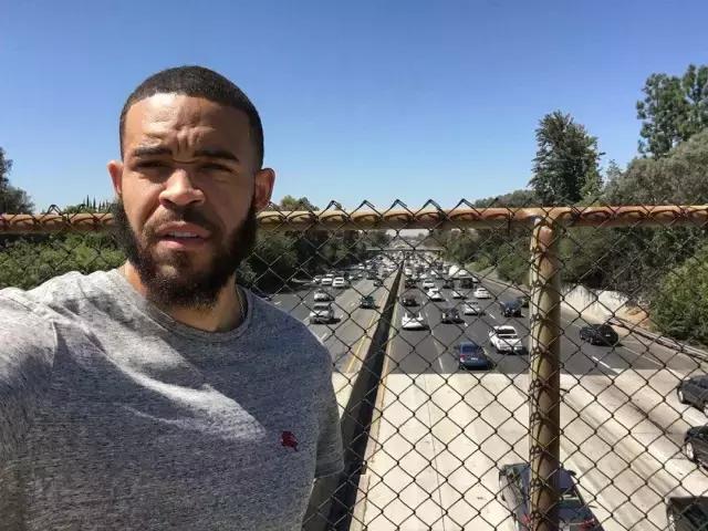 被“五大囧”摧毁的篮球人生,他真的是个脑残吗?