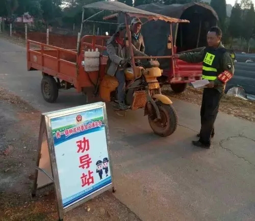 五一交警在岗守护平安路,五一交警在岗守护平安简报