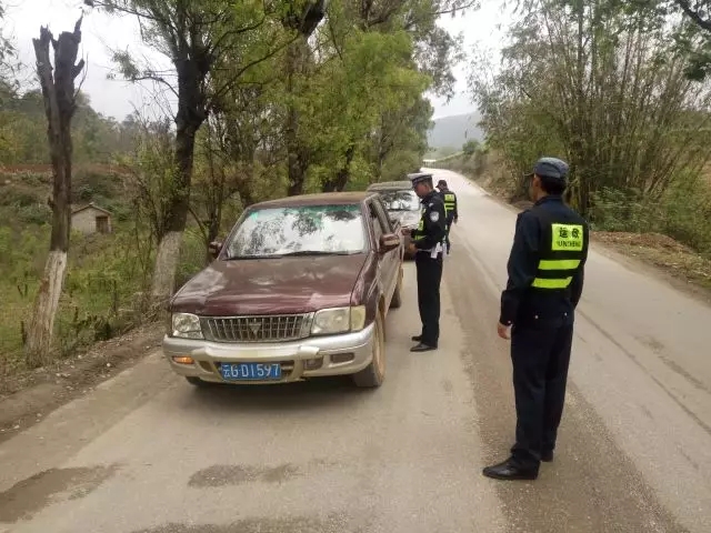 五一交警在岗守护平安路,五一交警在岗守护平安简报