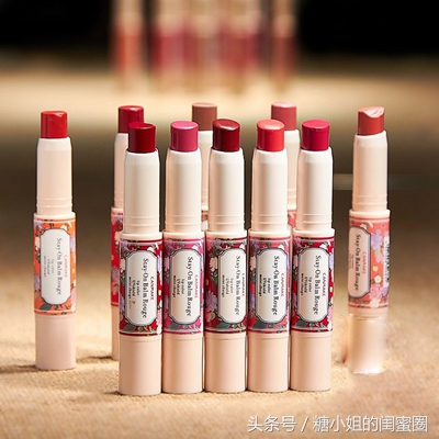 口红呼唤我，唇膏需要我，嘴巴很忙的