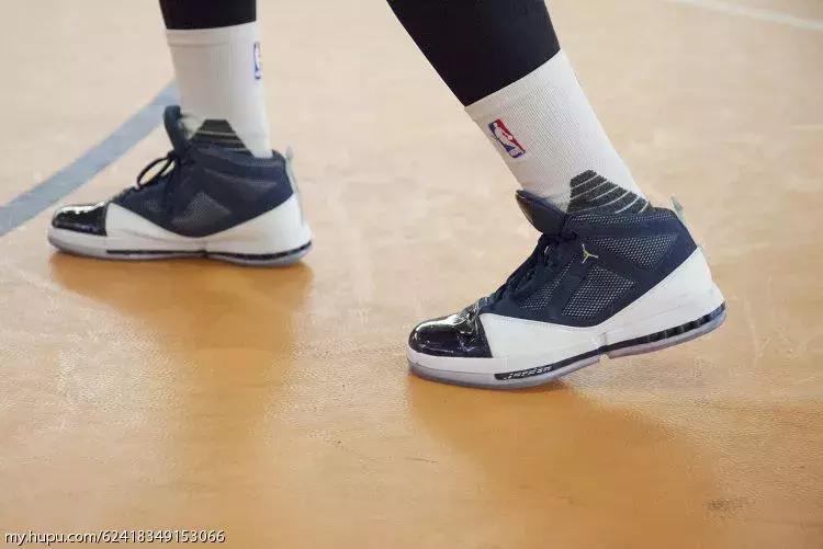 airjordan白红蓝的一款鞋,airjordan16上脚