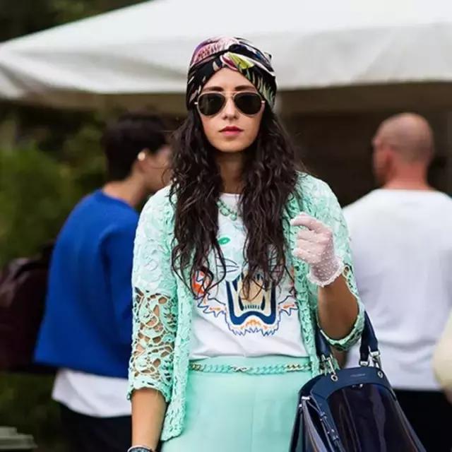 夏天丝巾系法大全,夏天长方形丝巾搭白衬衫的系法