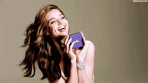 漆皮是不是很硬的,漆皮是人造革吗