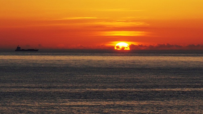 山与海之间有一个地方,穿梭山与海与城之间