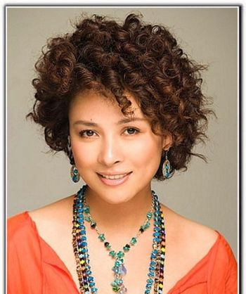 10款可爱的女生圆脸短发发型,适合三十岁圆脸女人的短发发型