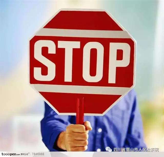 二维码扫描结果,男子扫描影视二维码