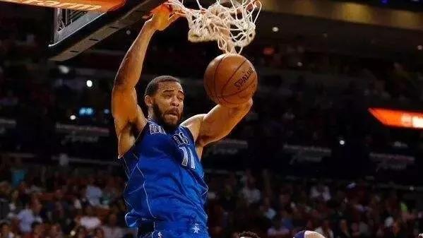 被“五大囧”摧毁的篮球人生,他真的是个脑残吗?