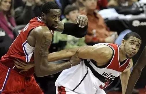 被“五大囧”摧毁的篮球人生,他真的是个脑残吗?