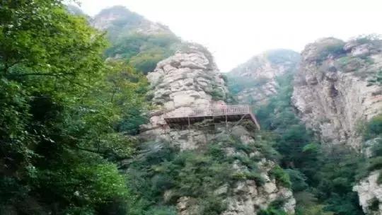 天津亚洲玻璃栈道多高多长,天津周边落差400米玻璃栈道