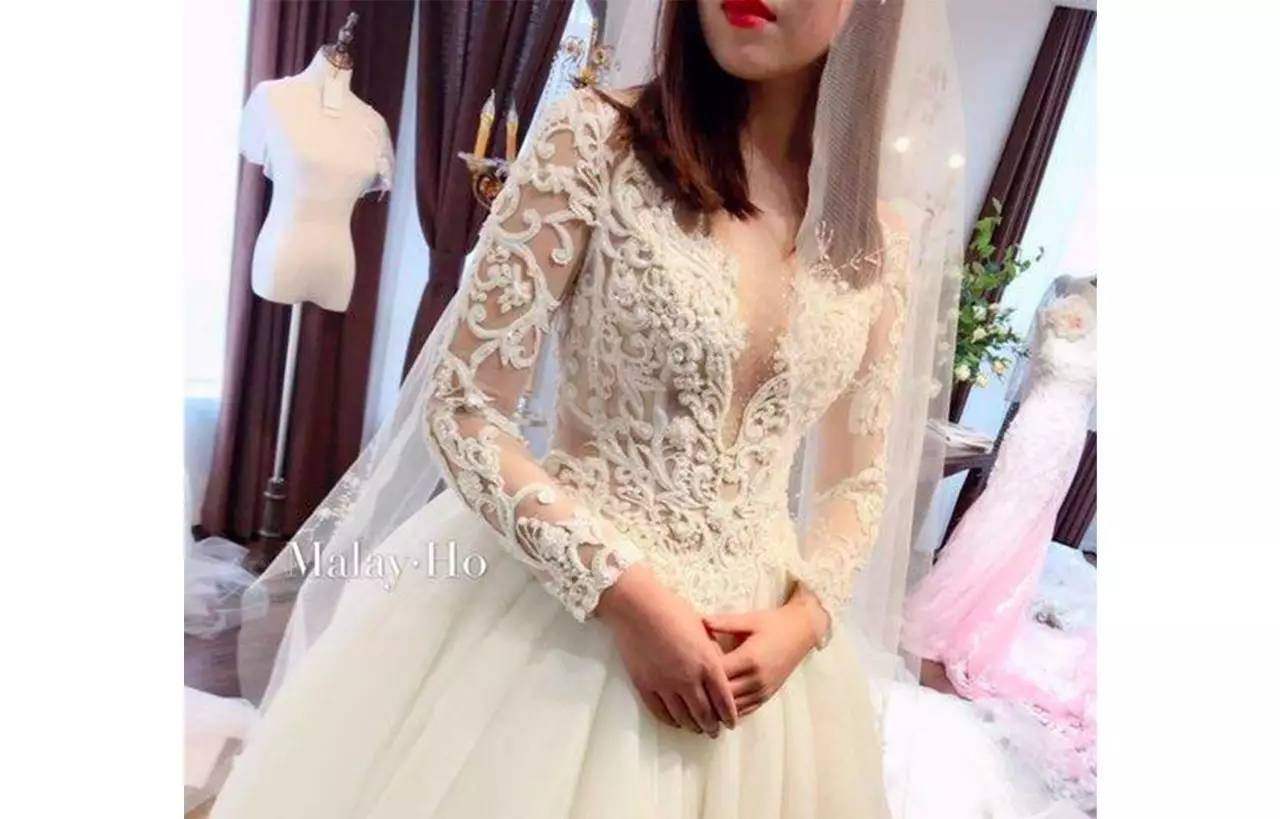 她们为别人穿的衣服，最后都一件一件脱了下来