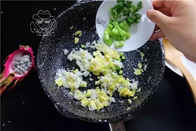 炒饭怎么做简单又好吃儿童,茄子炒饭家常做法简单好吃