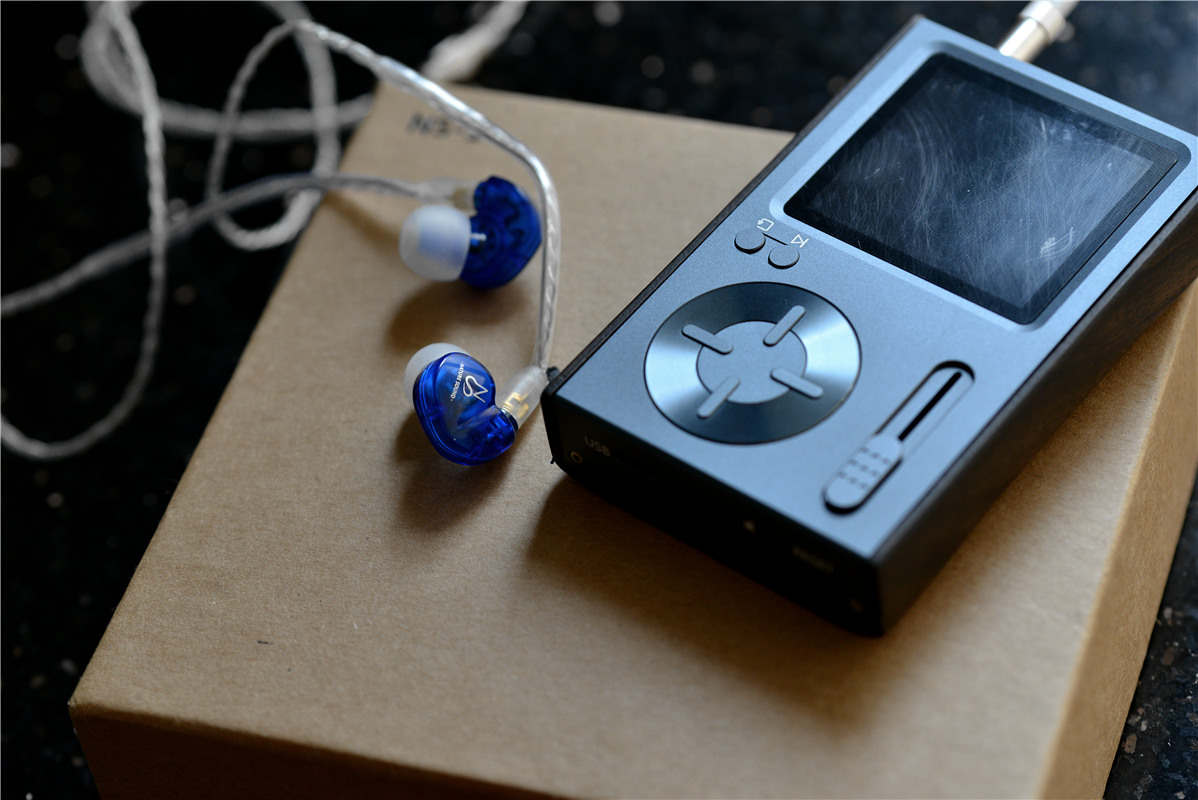 全面杂食+檀木香,七彩虹C10发烧*放播**器体验谈