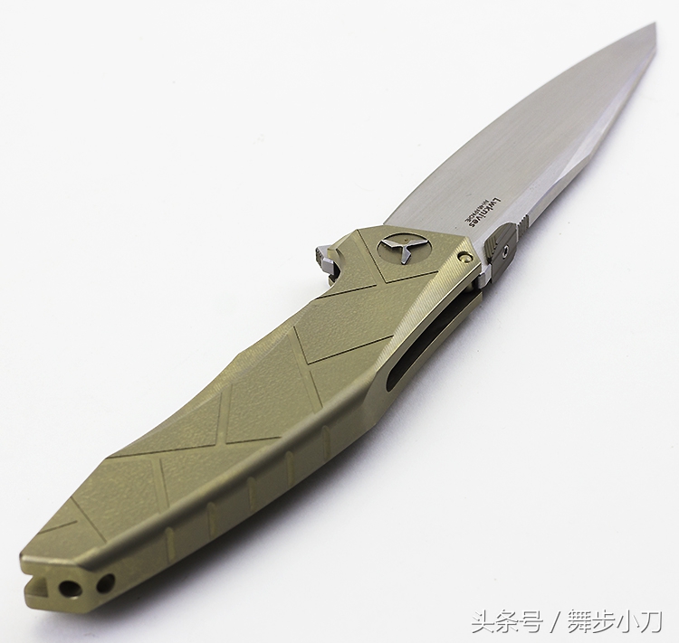 贝爷野外求生使用的刀具,贝爷都用过哪些生存刀