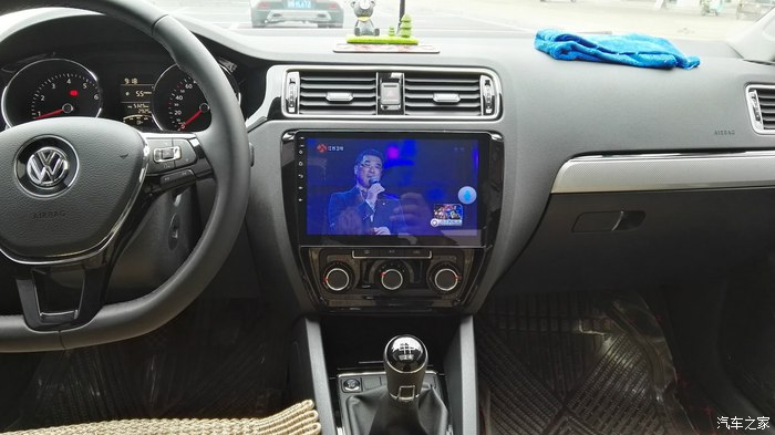 17款大众速腾豪华版驾车感受,18款速腾白色雅士银对比