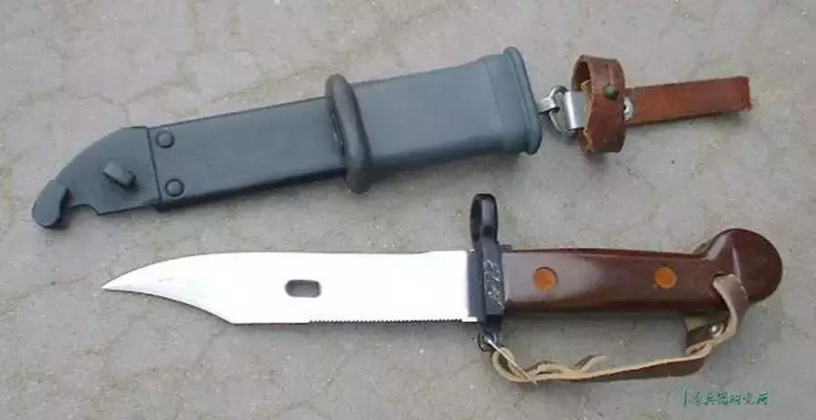 中、俄、美三国*用军***刀刺**改进之路：总有一款完爆三棱*刺军**