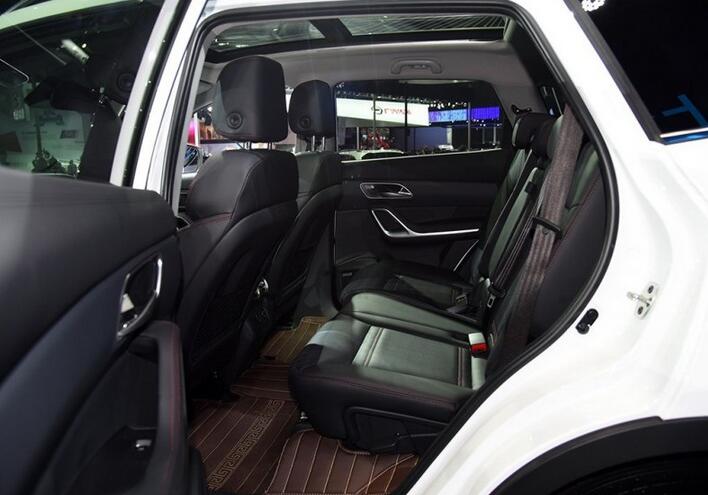 连模仿大咖众泰都转原创风了，这款15万的七座四不像凭啥能火？