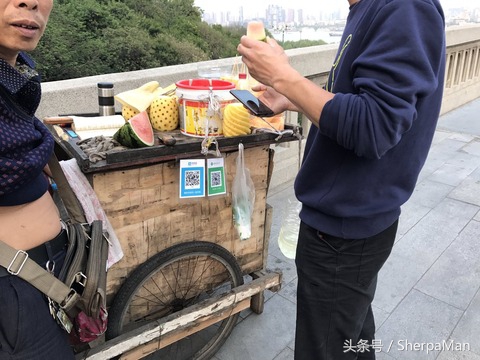 中国移动支付在世界地位,中国手机移动支付震惊外国人