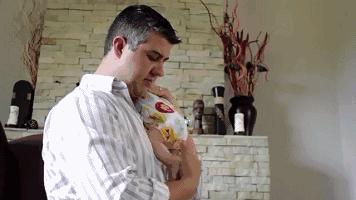 产科护士拍嗝手法,护士怎么给新生儿拍嗝