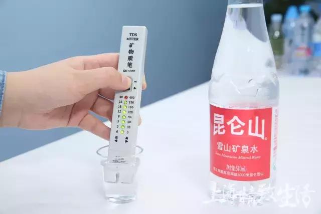 为这篇矿泉水测评,我们误了24小时的飞机,20瓶水,拿去不谢