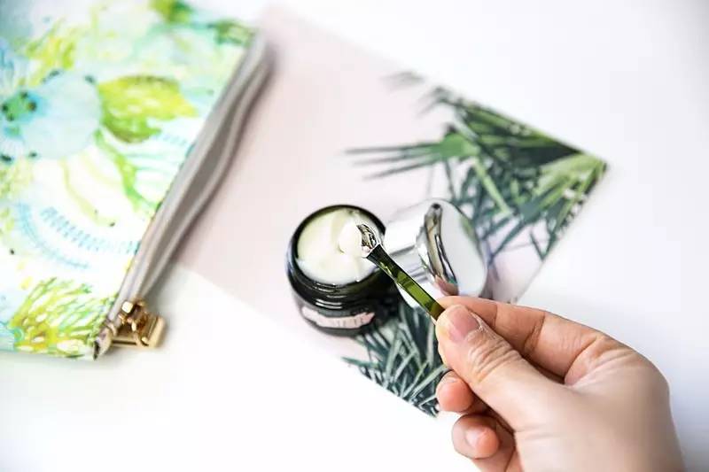 再多的情话都不如你在身边,所有动听的情话都不及身边的陪伴