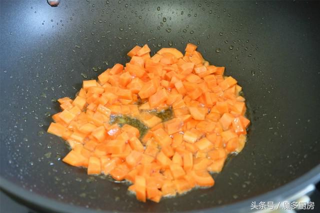 点了份烤全羊没吃完,打包回家配上剩米饭再加工一下,味道好极了