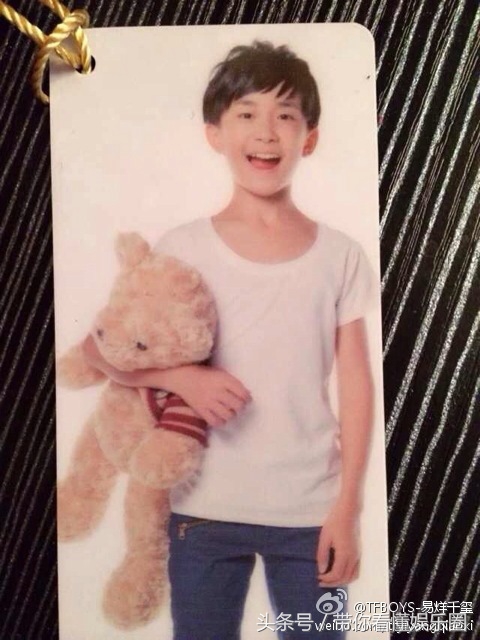 易烊千玺令人发指的照片,易烊千玺的100个细节