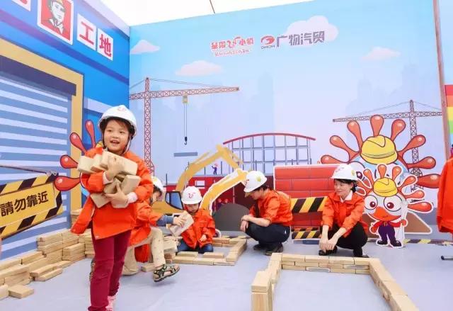 据说这个车展被上千名小屁孩占领了