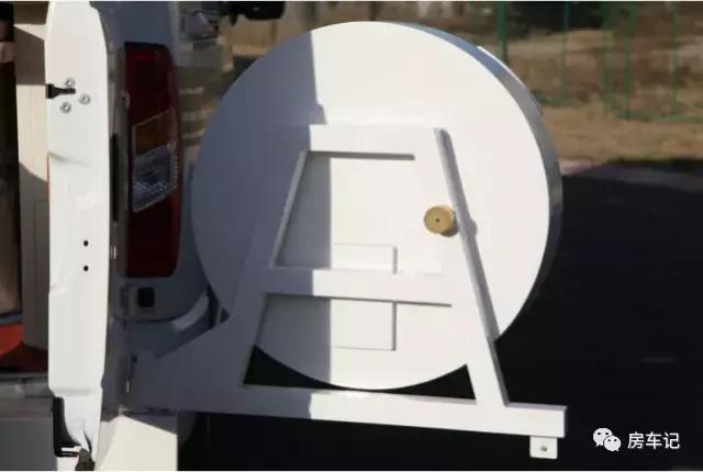 上汽大通v80长轴中顶自动挡房车,2019款大通v80豪哥自动挡房车