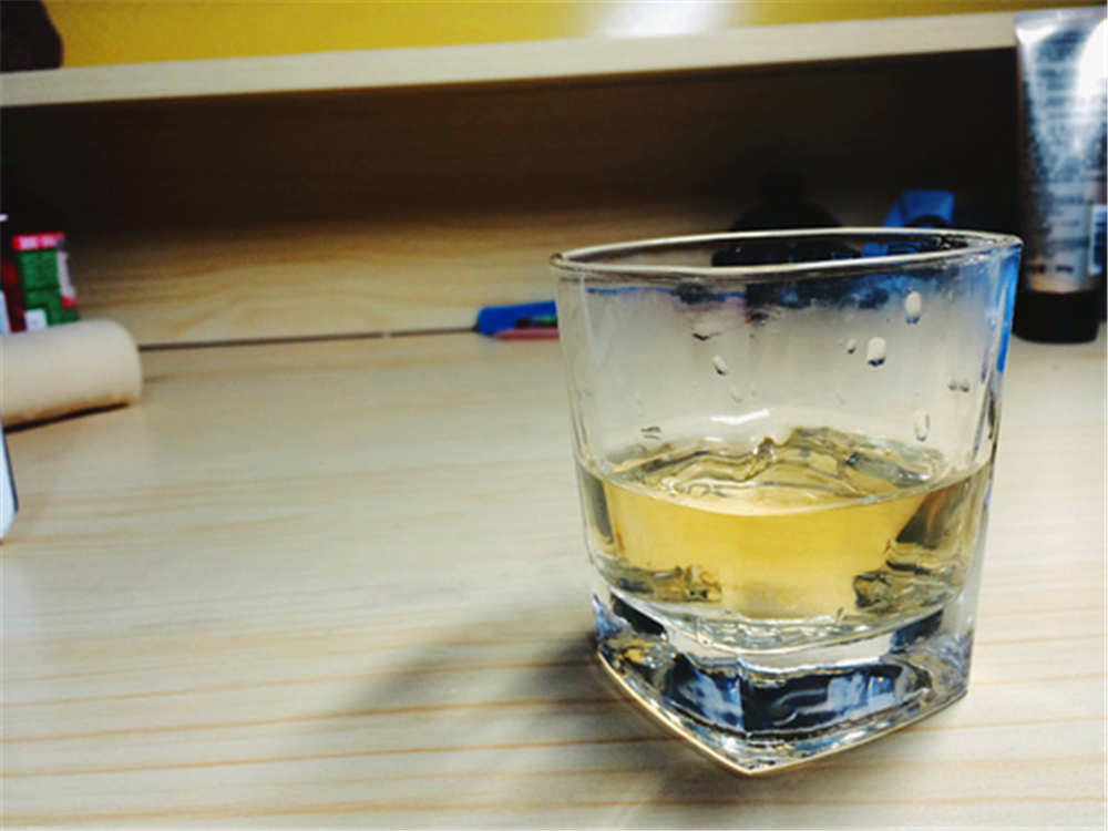 有茶时学佛听禅，有酒时便乘云学仙