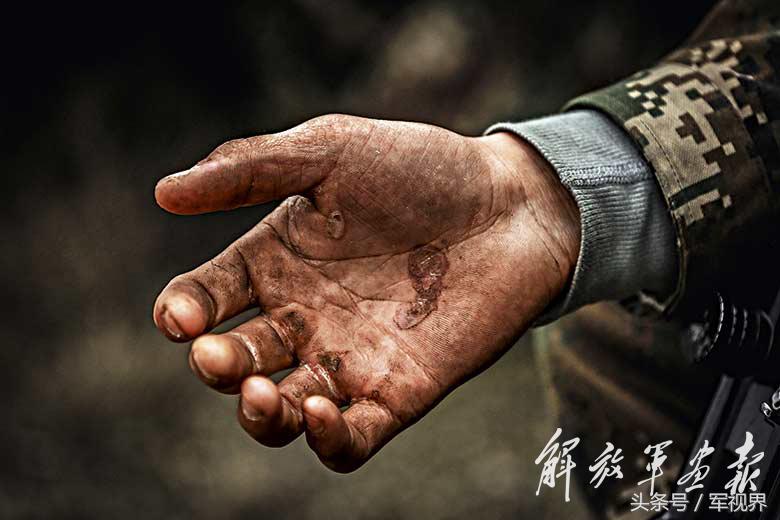 特警的超燃瞬间,特警火力压制震撼场面