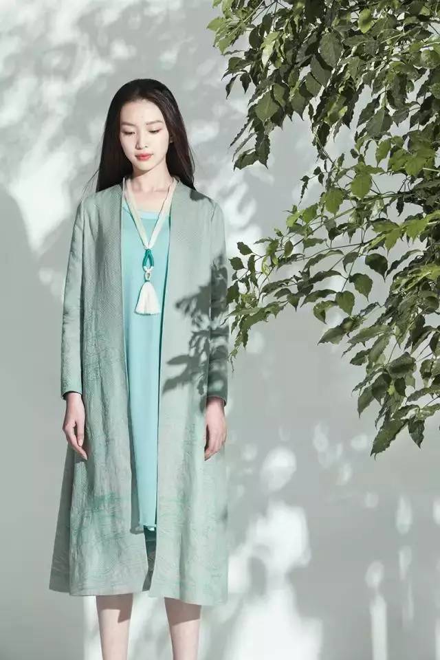 霓裳·香奈儿是巴黎的时尚经典 诗经是中国诗意美的源头