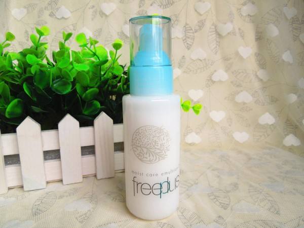 乳液哪个牌子的保湿效果最好平价,好用平价的爽肤水乳液组合套装