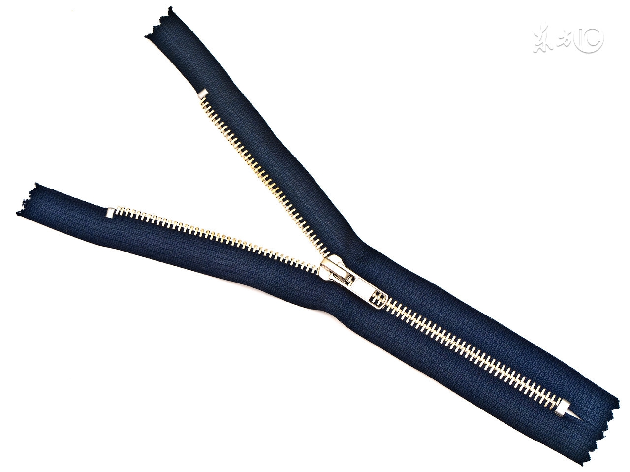 拉连衣裙拉链拉不上怎样修复,裙子后面拉链拉不上去怎么办