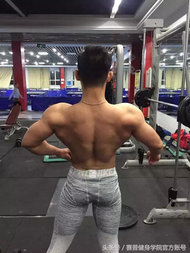 别人羡慕他的八块腹肌，而他的追求不止于此……