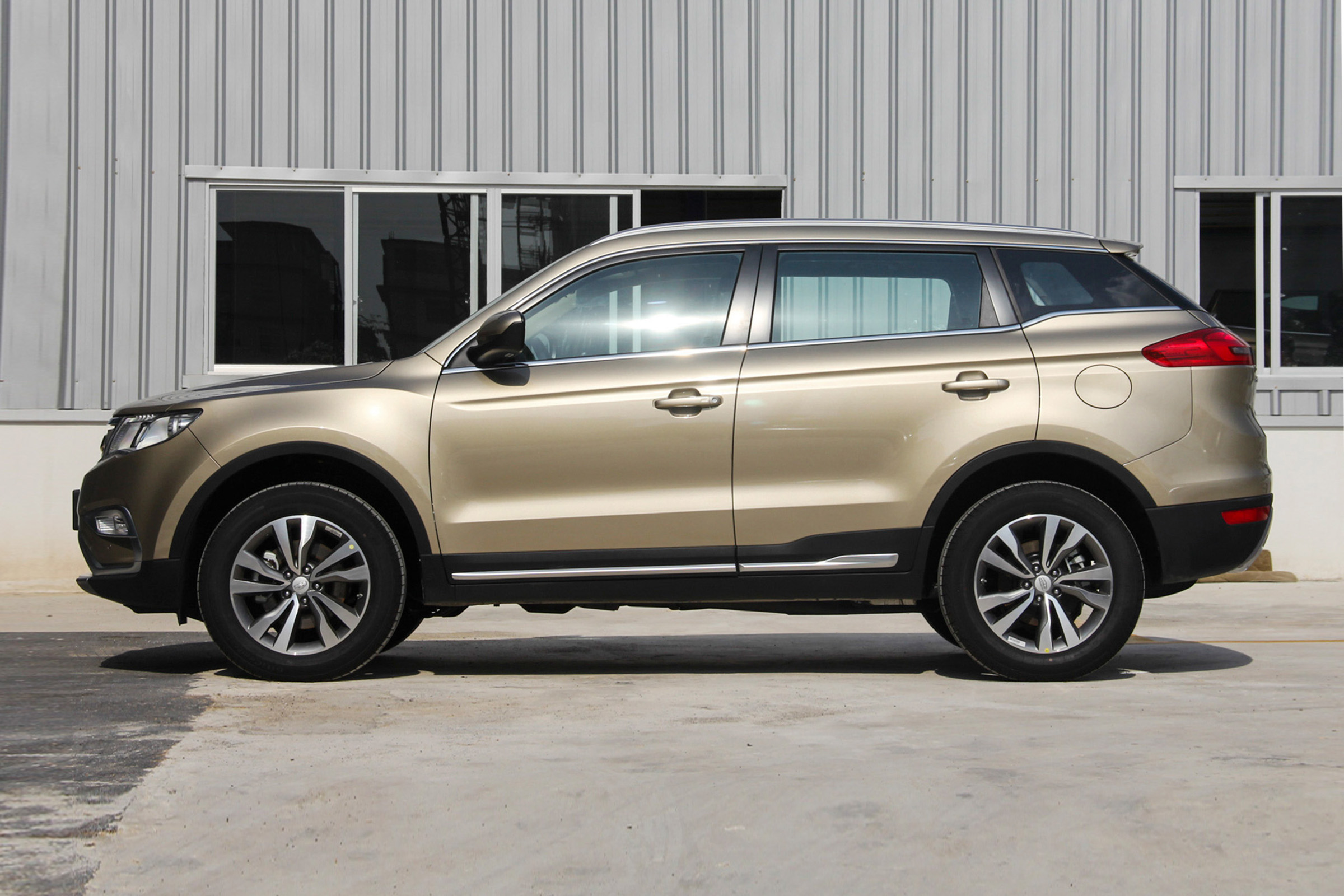 吉利汽车每天推荐好车,吉利博越自动挡2021款落地价suv