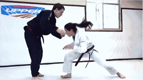 女子巴西柔术实战训练,女生练习巴西柔术十字固