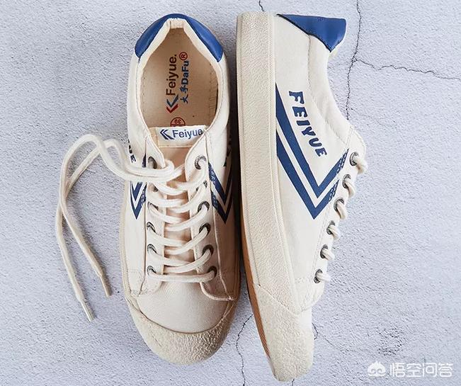 除了匡威，还有5款夏季必入的单品帆布鞋不可不知。