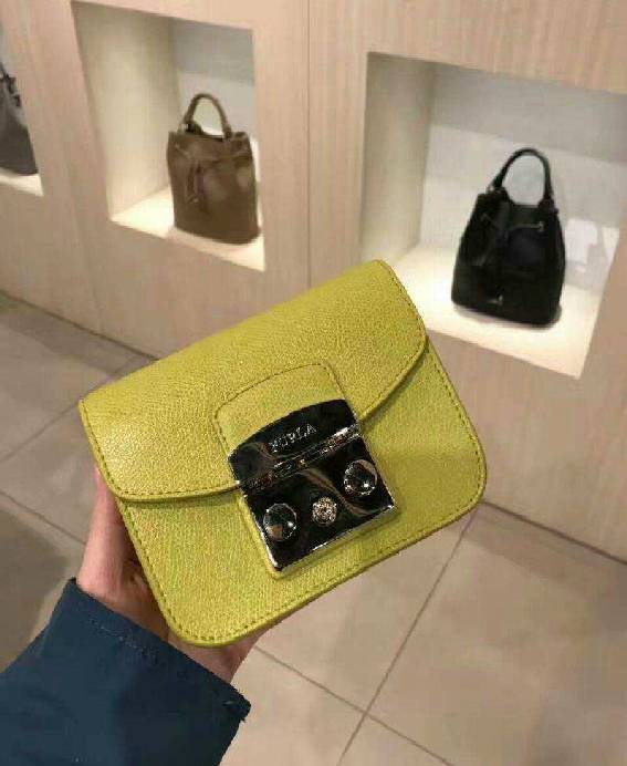 春夏好看实用的包包,告别臃肿绑出时尚感