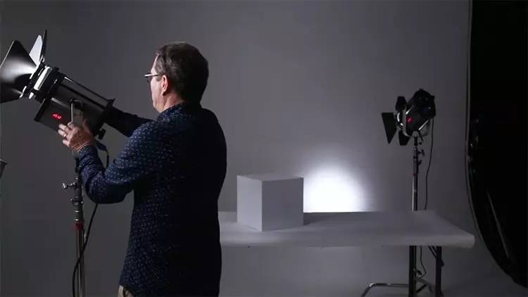 摄影师必备灯光技巧有哪些,详细解读人像摄影中的用光技巧