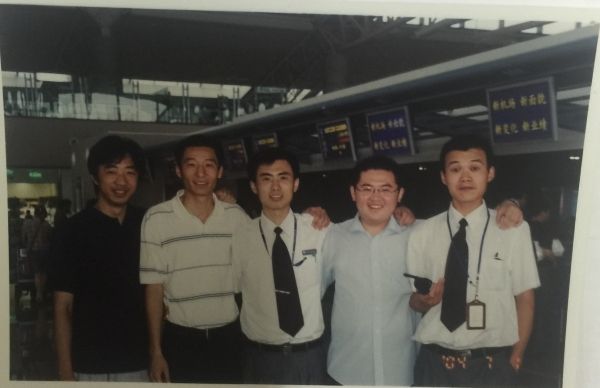 山航烟台地服,山航地勤制服红色