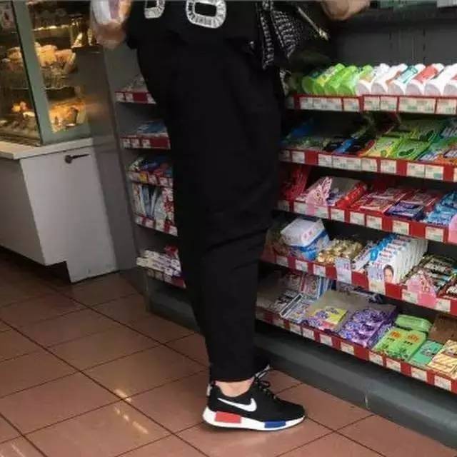 为什么有人穿名牌像假的,为什么有人穿真的也像假的