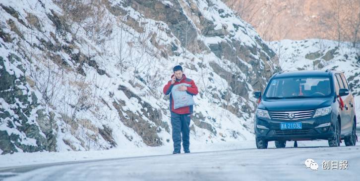 刘强东点名快递小哥月入8万,刘强东说给快递小哥工资翻倍