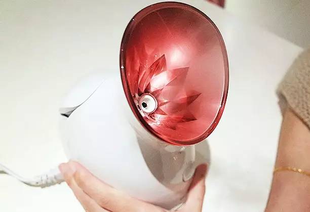 编辑朋友圈｜听说，你宁可相信爱情，也不信美容仪？