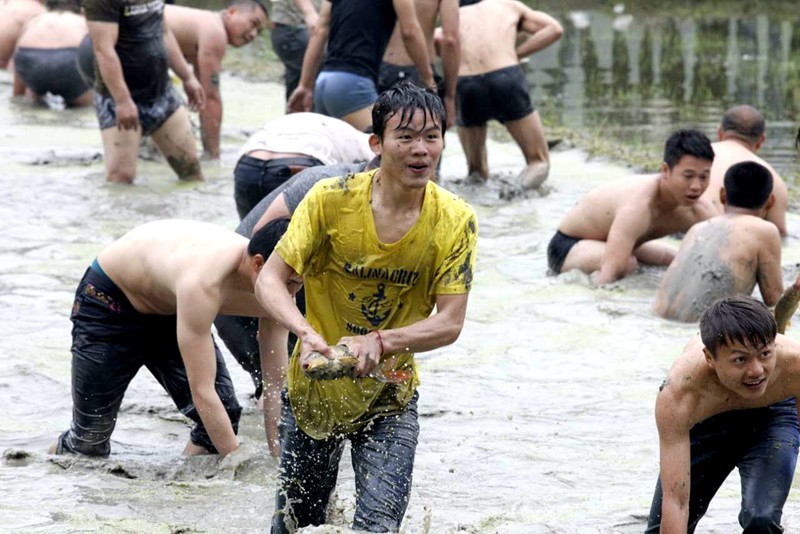 今天“四月八”，吉首坪朗比往年更“火”！