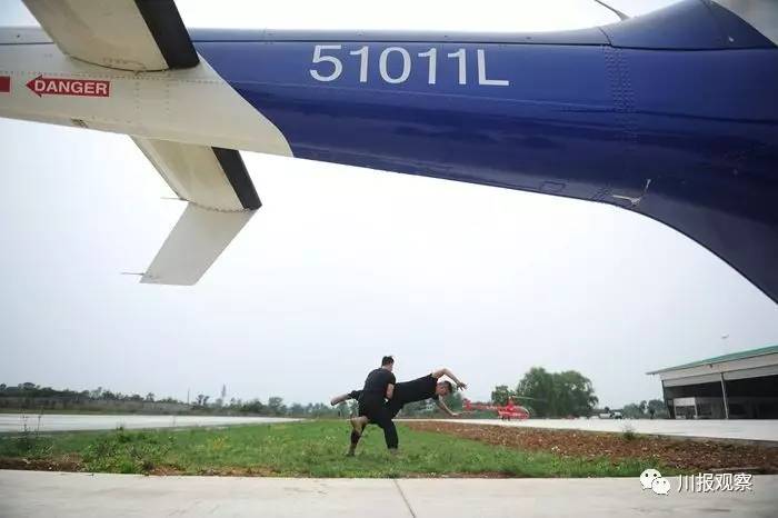 帅炸！五一小长假成都警方空中巡逻，川观君坐直升机亲历空中安保