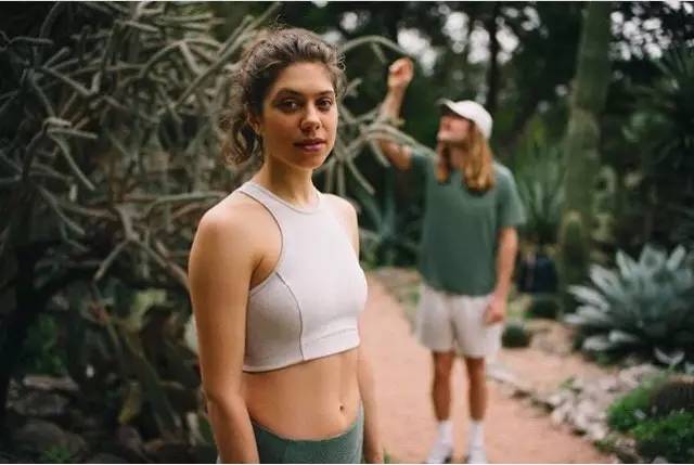 既便宜又好穿的运动品牌,今年流行时髦运动套装